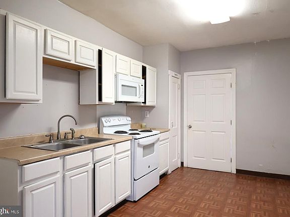 5th image of 1315 Brandywine St