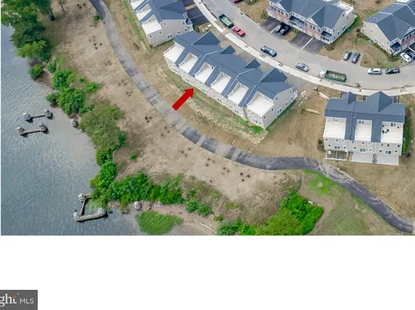 16739 River View Cir, Bristol, PA 19007