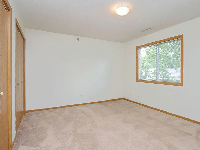 Oaks — Photo 22