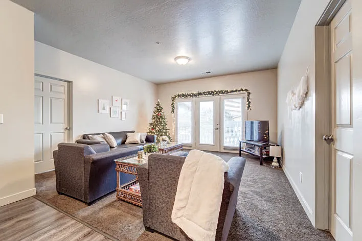 4 bed, $645 — Photo 2