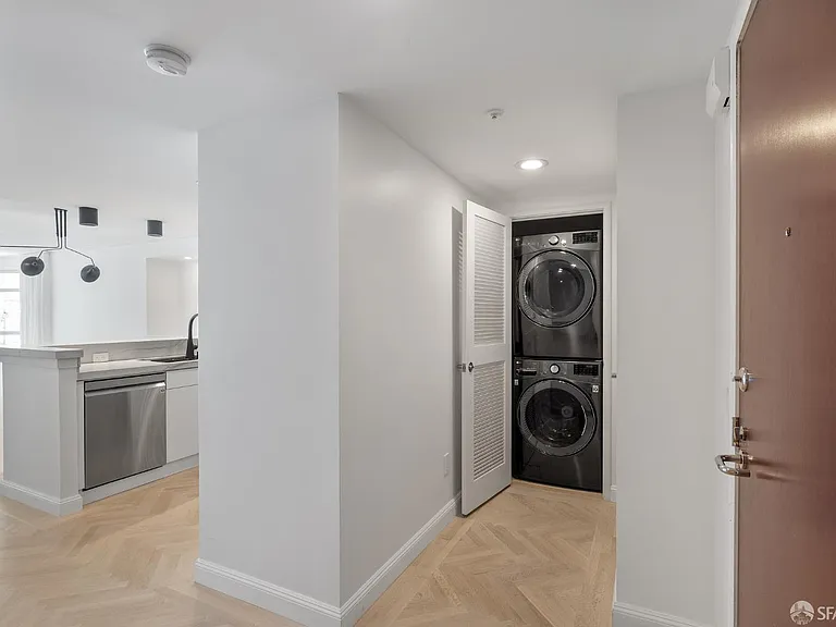 403 Main St #717 — Photo 2