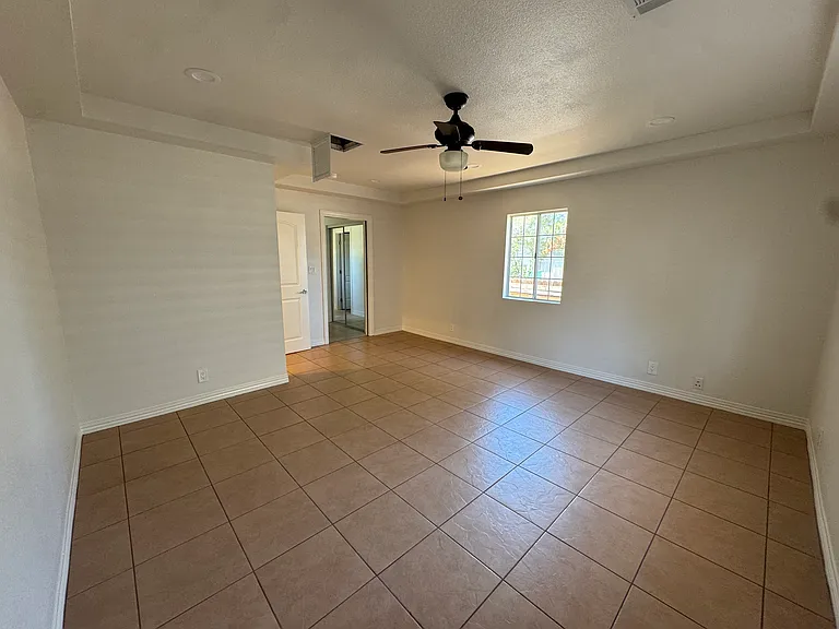 5766 Newcastle Ave — Photo 31