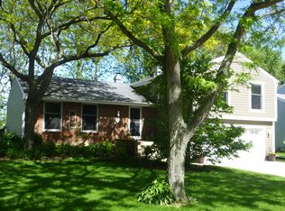 307 Onwentsia Rd, Vernon Hills, IL 60061