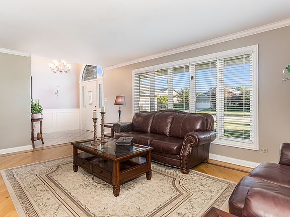 Oversized windows lets the sunshine in!