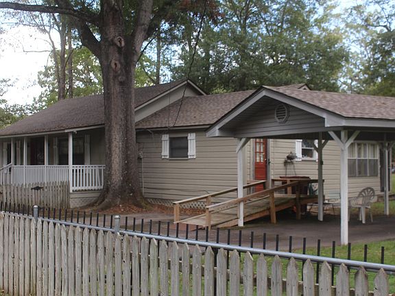 3rd image of 1409 Huckenhall St