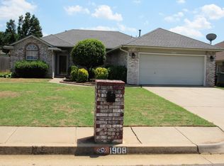 1908 Dena Dr, Edmond, OK 73003