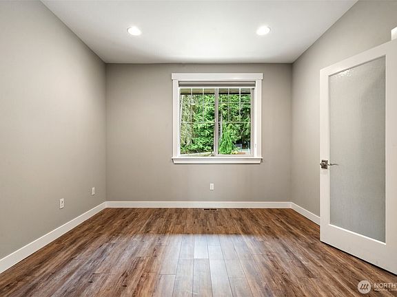 5th image of 442 Buck Loop Road