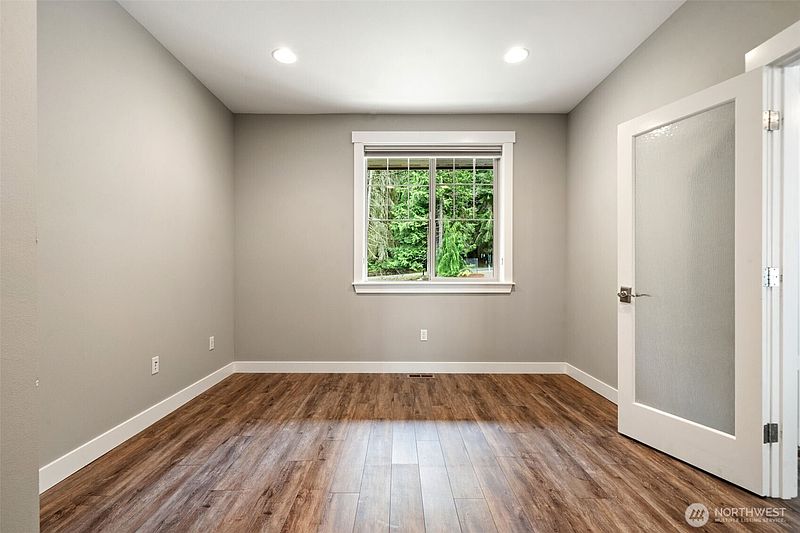 5th image of 442 Buck Loop Road