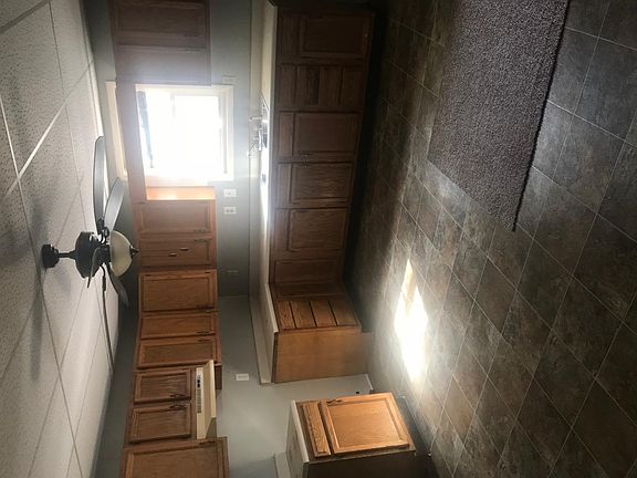 5th image of 704 S Ledford St