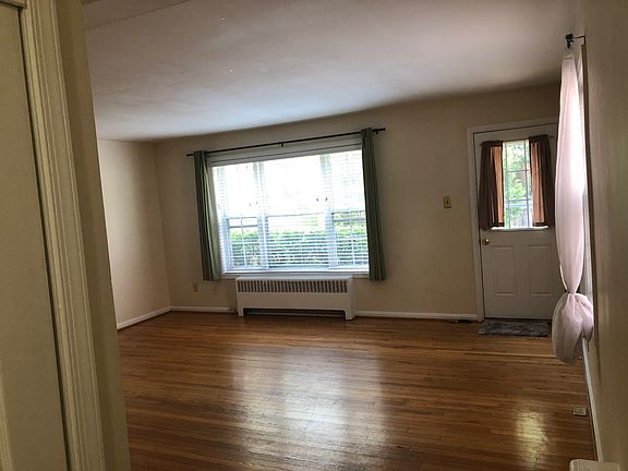 4th image of 2930 Mount Vernon Ave