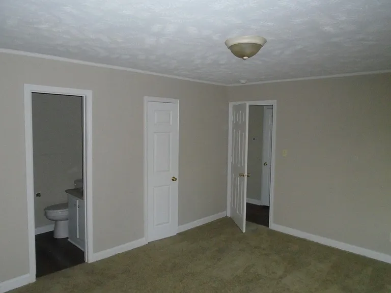 517 Albany St — Photo 16