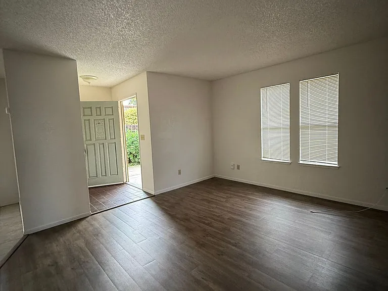 518 E Granger Ave — Photo 1
