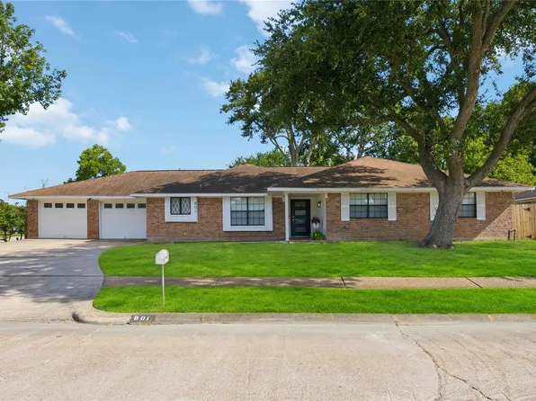 801 Friars Ln, Baytown, TX 77521