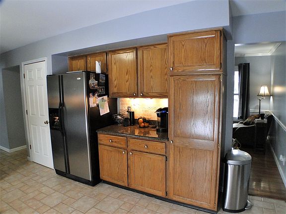 4th image of 526 Medford Dr