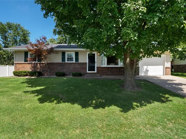 12 Carol Dr, Waterloo, IL 62298