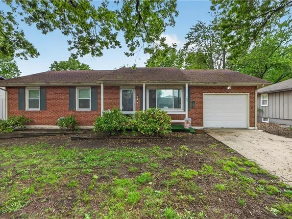 705 NE Darwin St, Lees Summit, MO 64063