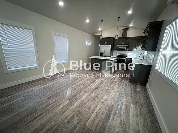 3rd image of 323 Gladstone St