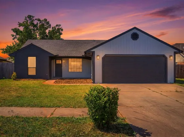 2112 NE 8th St, Moore, OK 73160
