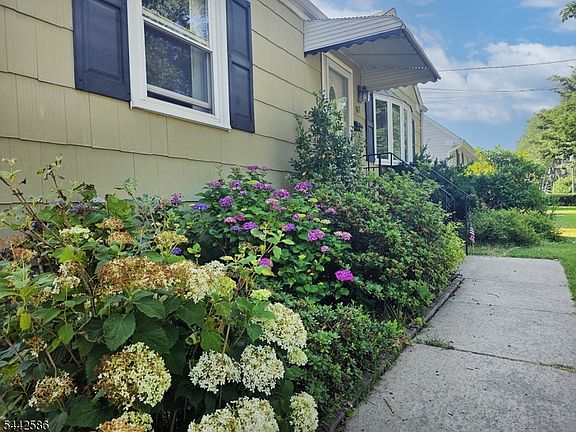 3rd image of 747 Brookside Rd