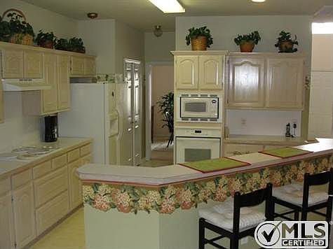 4th image of 2021 Vista Dr