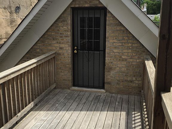 3rd image of 857 N Winchester Ave APT 1R