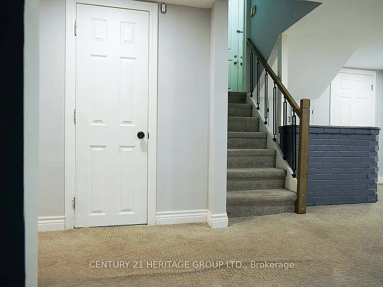 328 Moore Park Ave #LOWER — Photo 6