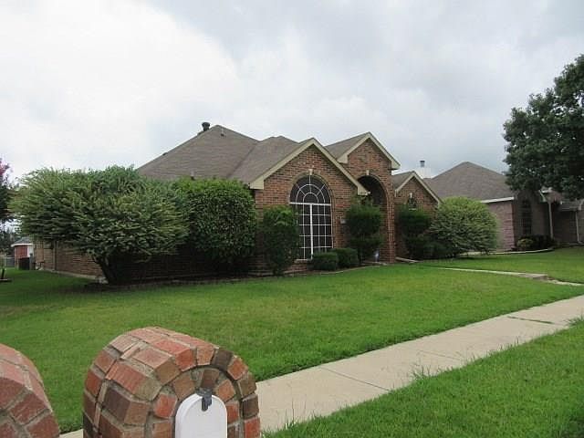 2nd image of 2852 Hampshire Ln