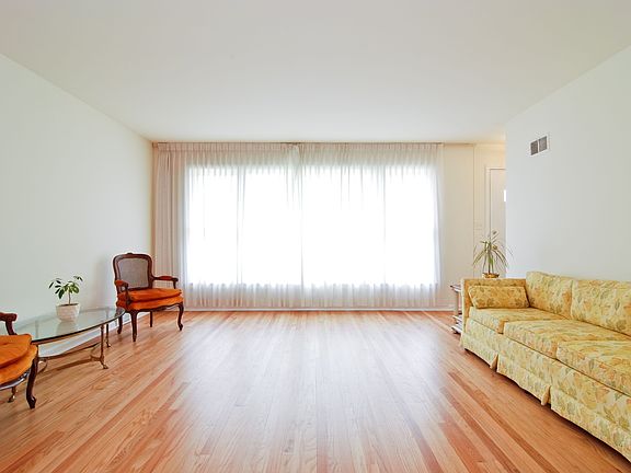 2nd image of 8437 Saint Louis Ave