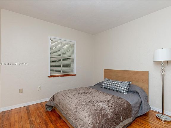 5th image of 5760 SW 51st St