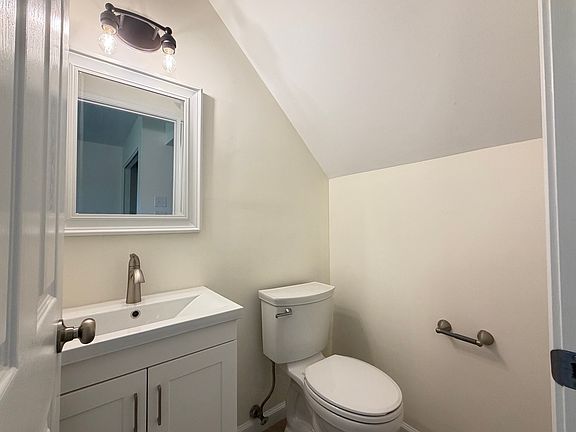 4th image of 619 Blumhoff Ave