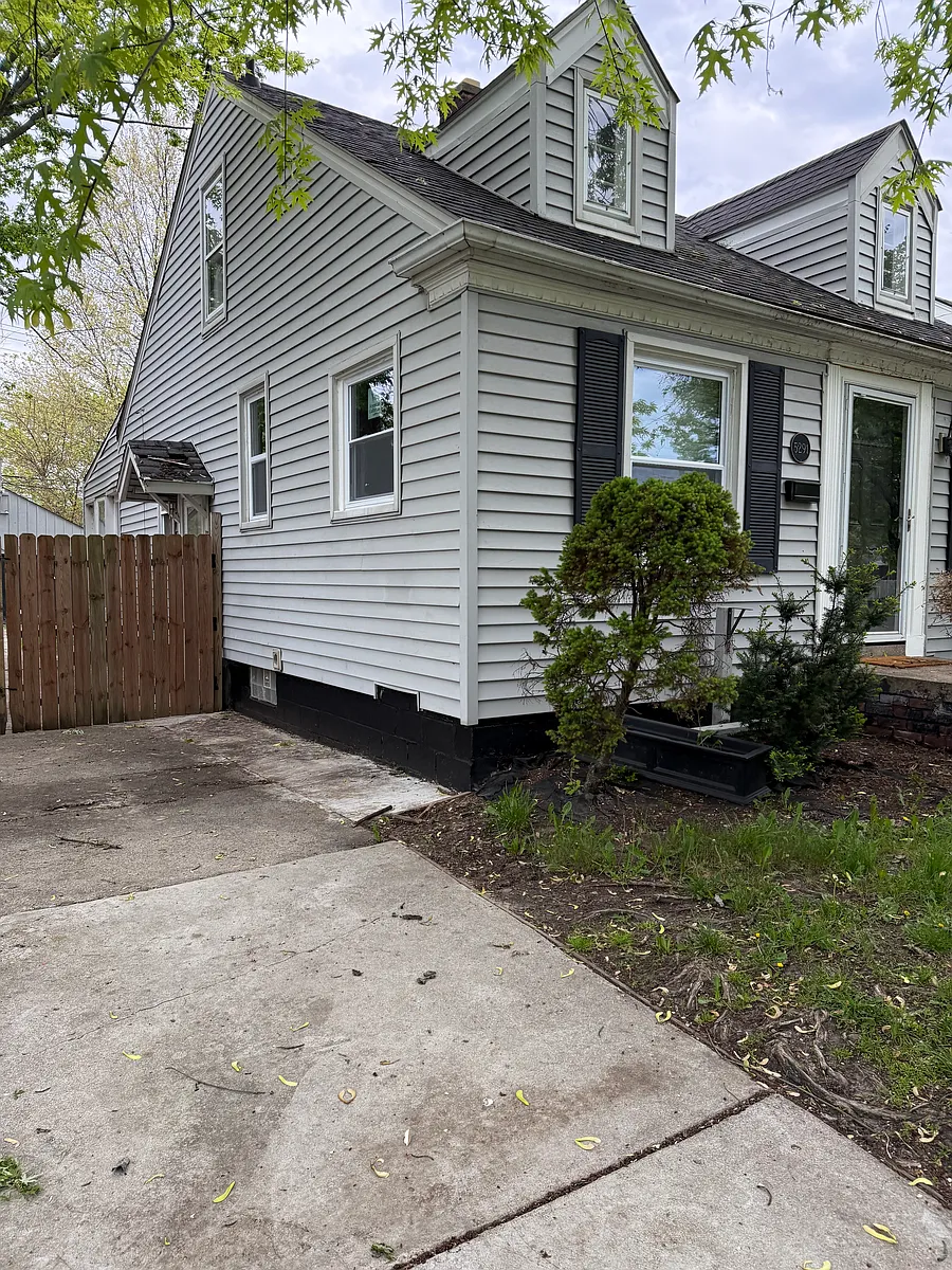 Building Photo - 5291 Marseilles St