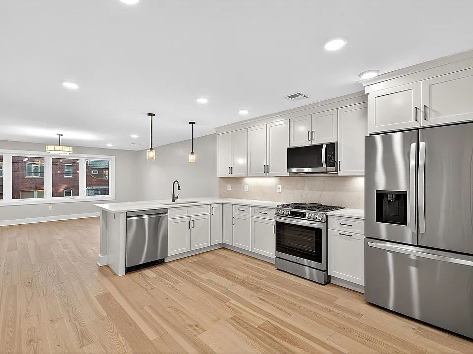 29 W 9th St #1