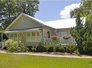 62 15th St, Apalachicola, FL 32320