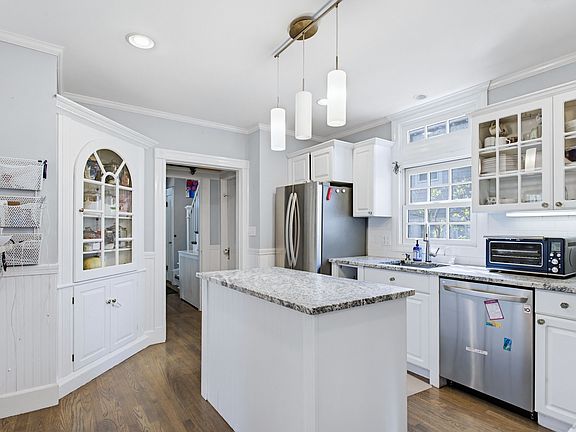 2nd image of 181 Chiswick Rd