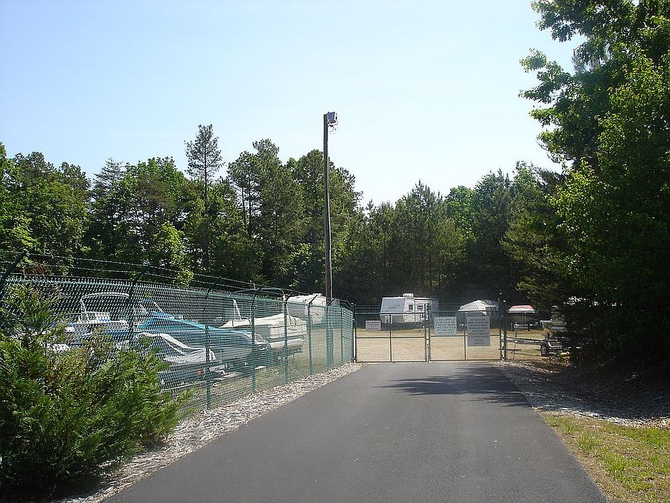 2nd image of 557 Stewart Rock Rd