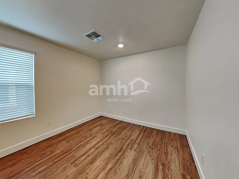 678 W Laredo Ave — Photo 12