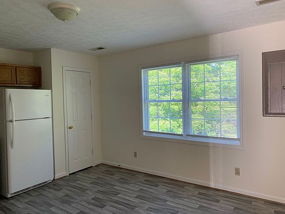 5th image of 101 1/2 Hampden Dr #4