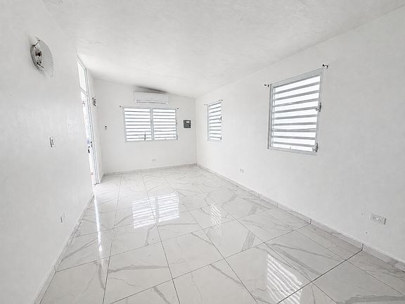 3rd image of 76 Calle Luna Urb