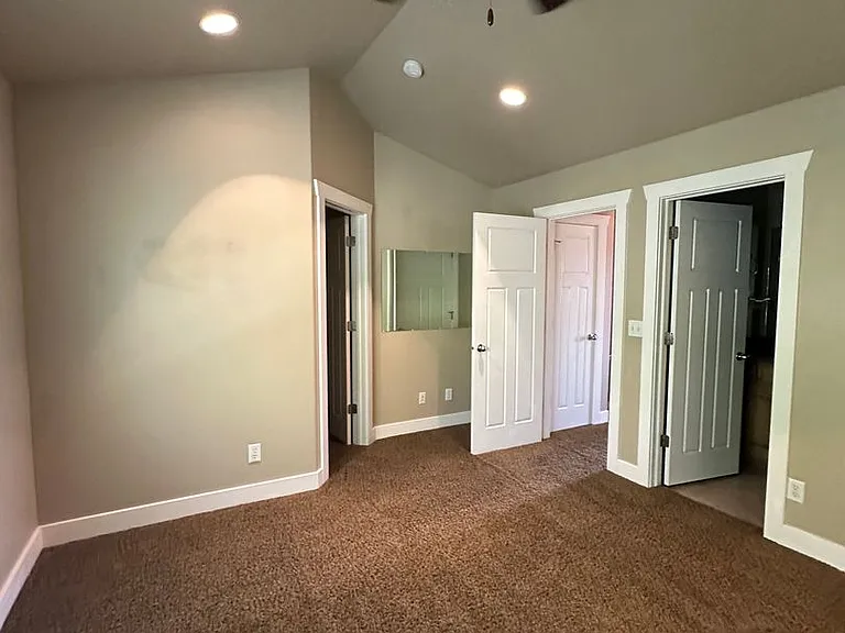 1003 N Independence Ave — Photo 9