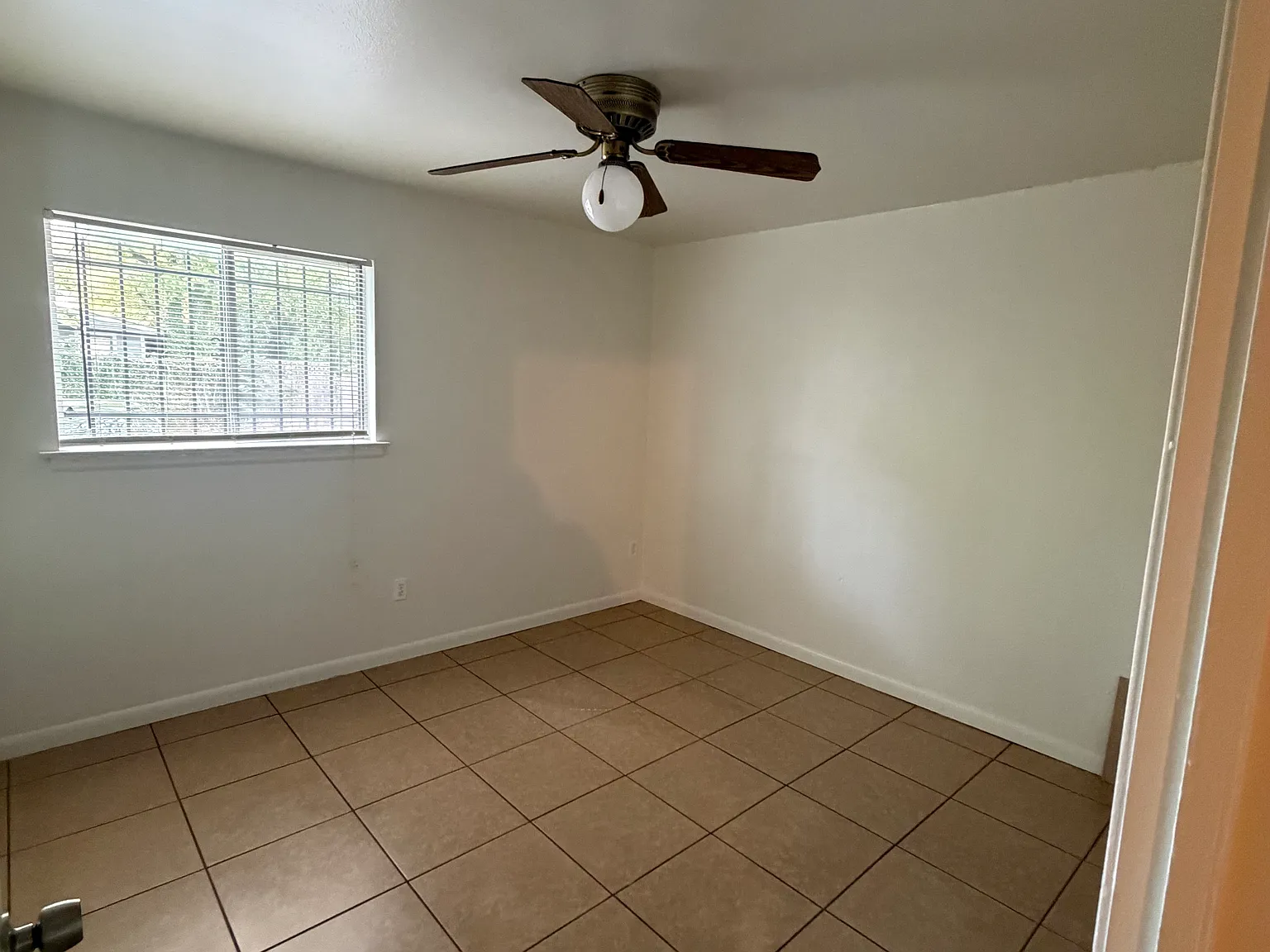 1882 Jefferson Ave — Photo 4