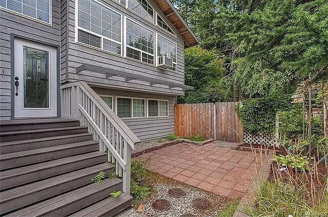 3 bed, 2.5 bath, 2163 sqft, $3,500 — Photo 2