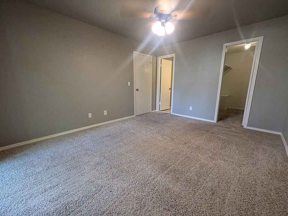 En-suite bedroom (different angle)