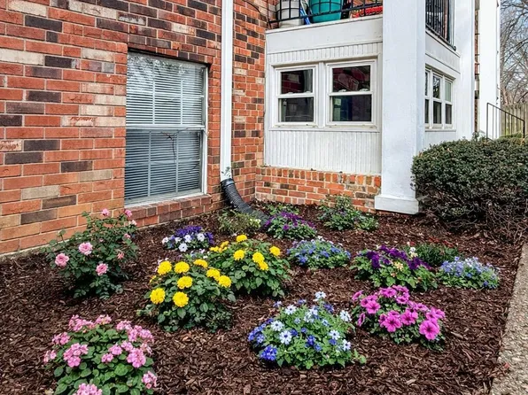 3312 Colonial Manor Cir Unit 1B, Louisville, KY 40218