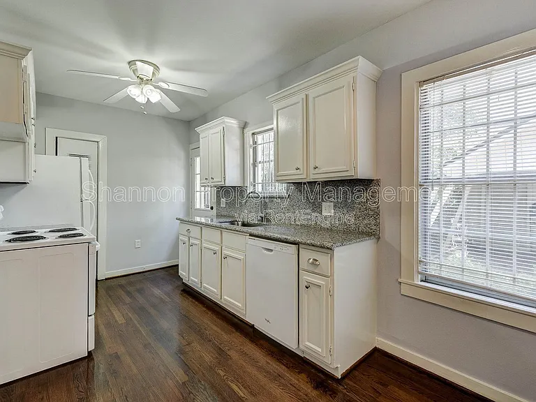 1748 Hawthorne St #B — Photo 16