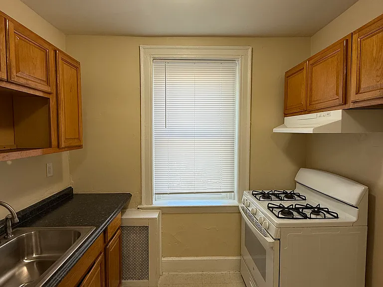 34 Hotchkiss St #B4 — Photo 2
