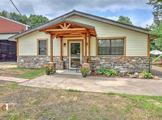10045 Daisy Ln, Fayetteville, AR 72701