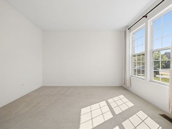 5th image of 354 Hogan St