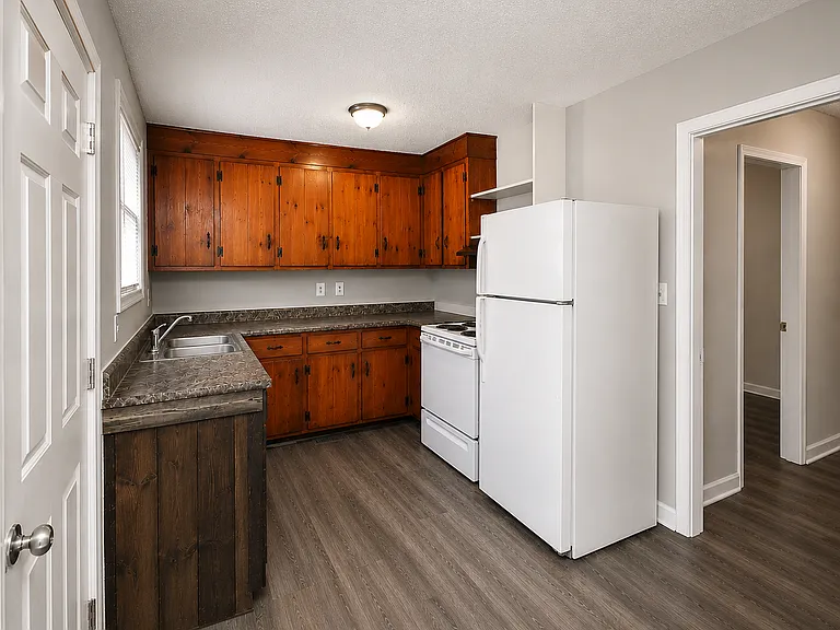 1502 Woodmere Dr — Photo 8