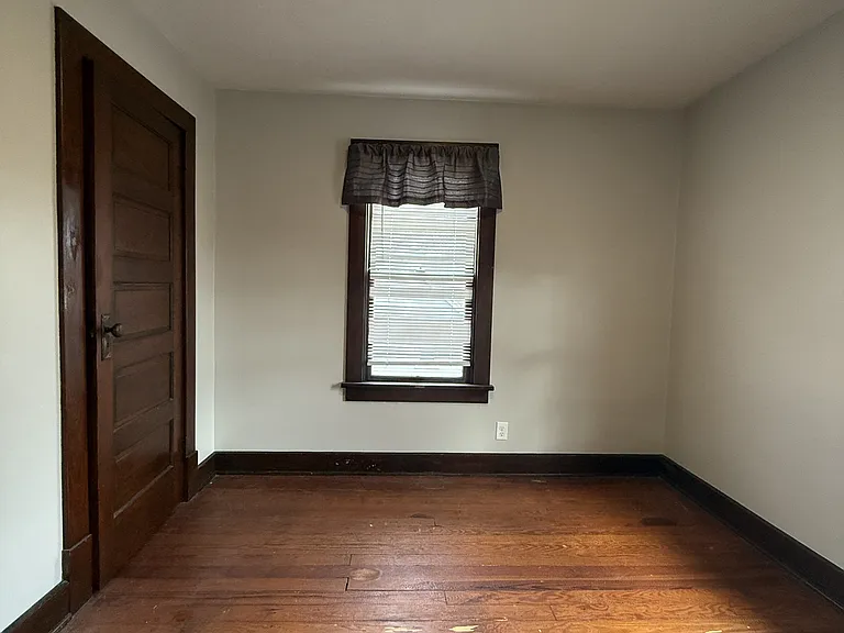 3221 Wayne Ave — Photo 6