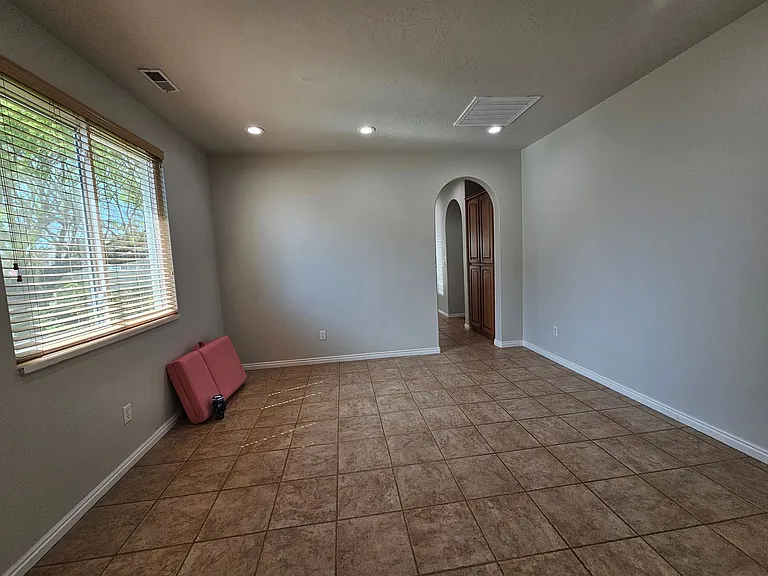 743 N Haworth Cir — Photo 15